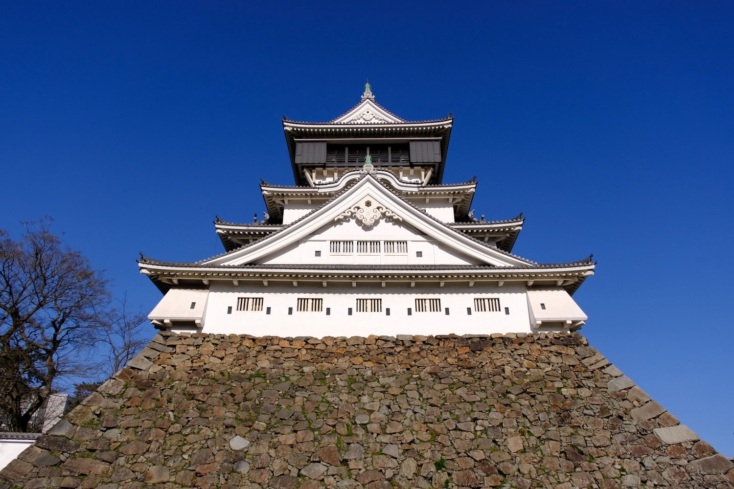 北九州の誇り、圧巻の規模を誇る小倉城天守閣