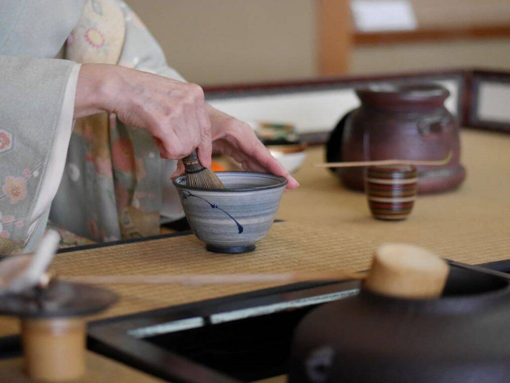 小倉城庭園 – 予約不要で楽しめる本格的な茶道体験